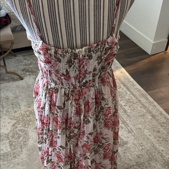 Storia Pink and Red Pleated Maxi Sundress - Picture 4 of 5